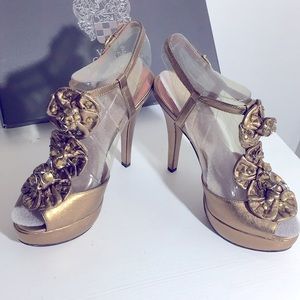 Vince Camuto NWT  Bronze/gold   size 8